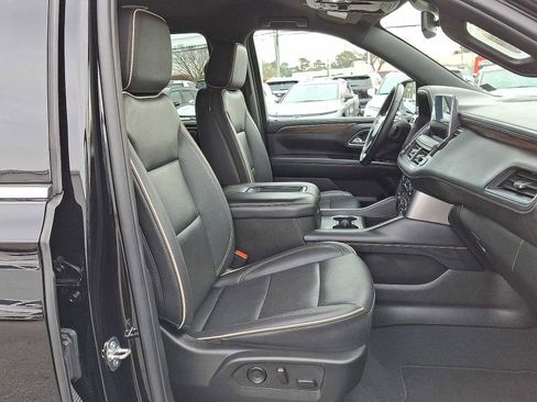 Used 2024 Chevrolet Suburban Premier image 33