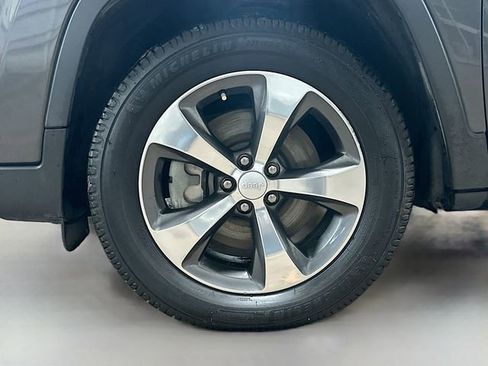 Used 2020 Jeep Cherokee Limited image 30