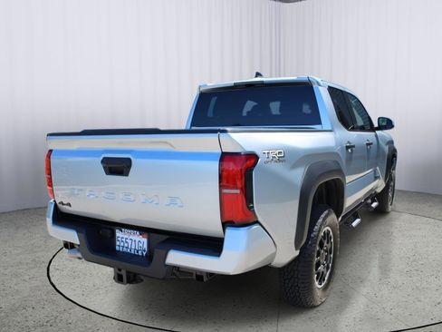 Used 2025 Toyota Tacoma TRD Off-Road AWD/4WD image 8