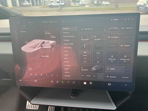 Used 2024 Tesla Cybertruck AWD Crew Cab image 21