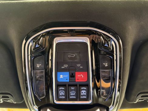 Used 2022 Jeep Grand Wagoneer Series III w/ Rear Seat Video Group 1 image 22