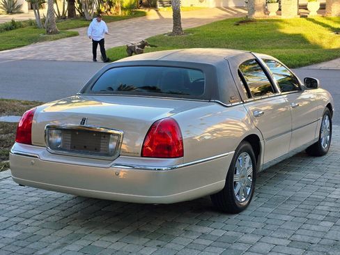 Used 2003 Lincoln Town Car Cartier image 44