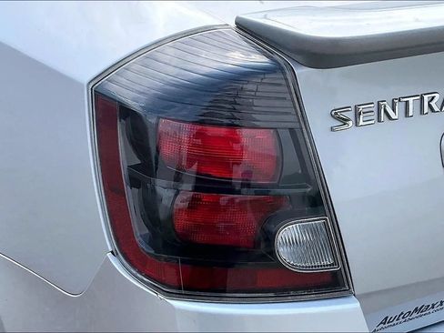 Used 2012 Nissan Sentra 2.0 SR w/ Special Edition Pkg FWD image 26
