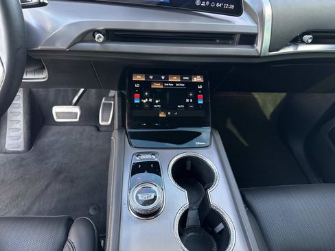 Used 2026 Cadillac Vistiq Luxury image 29