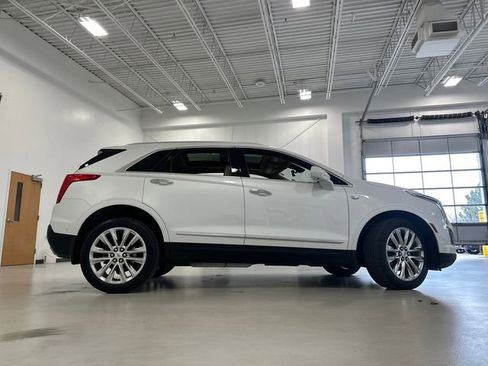 Used 2017 Cadillac XT5 Platinum w/ Driver Assist Package image 6