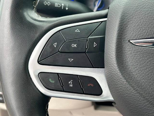 Used 2022 Chrysler Pacifica Touring-L FWD image 29