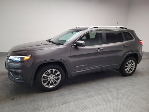 Used 2019 Jeep Cherokee Latitude Plus FWD image 2