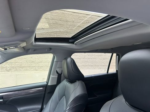 Used 2020 Toyota Highlander Limited image 14