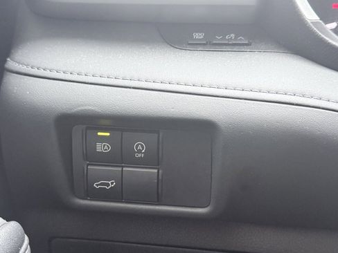 Used 2024 Toyota Highlander XLE image 11