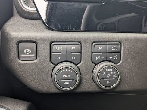 Used 2025 Chevrolet Silverado 2500 LTZ w/ LTZ Convenience Package AWD/4WD image 23