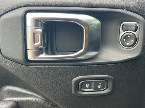 New 2025 Jeep Gladiator Sport image 16