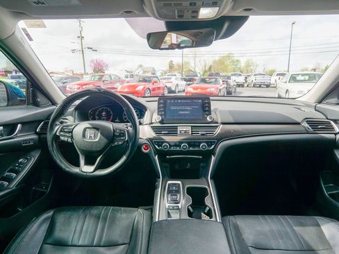 Used 2018 Honda Accord Touring image 13