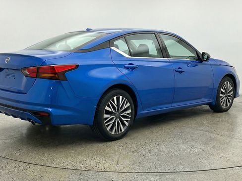 Used 2025 Nissan Altima 2.5 SV image 9