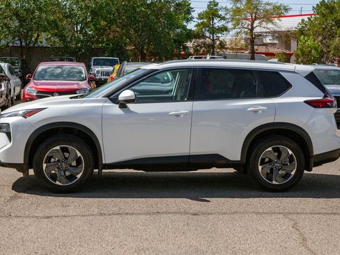 Used 2024 Nissan Rogue SV w/ SV Premium Package AWD/4WD image 8