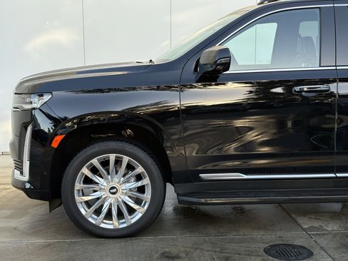 Used 2023 Cadillac Escalade Premium Luxury w/ Performance Package image 5