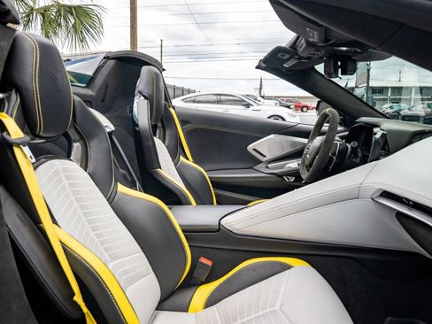 Used 2021 Chevrolet Corvette Stingray Premium Conv w/ Z51 Performance Package RWD image 41