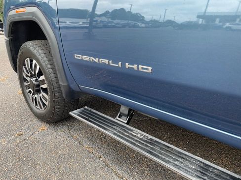 Used 2024 GMC Sierra 2500 Denali Ultimate AWD/4WD image 10