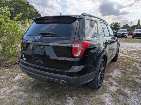Used 2017 Ford Explorer XLT w/ Equipment Group 202A FWD image 3