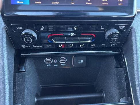 Used 2022 Jeep Grand Cherokee L Limited image 22