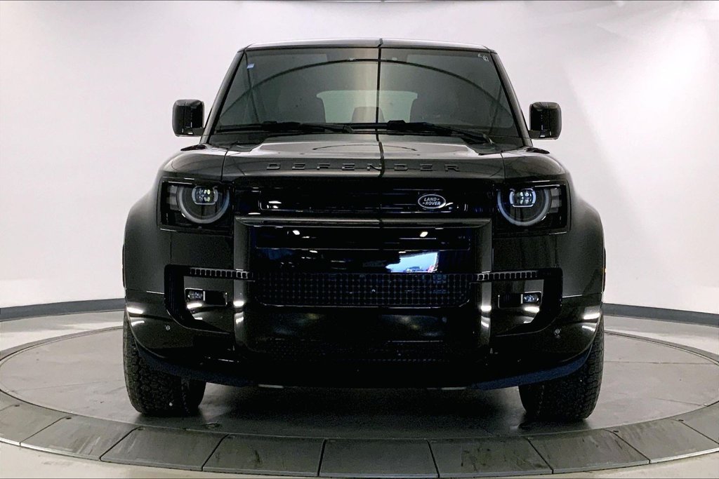 Used 2026 Land Rover Defender 110 X-Dynamic SE AWD/4WD image 2