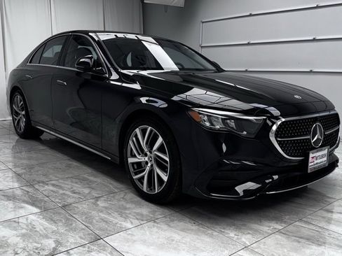 Used 2025 Mercedes-Benz E 350 4MATIC Sedan image 2
