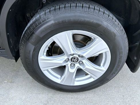 Used 2023 Toyota Highlander L image 24