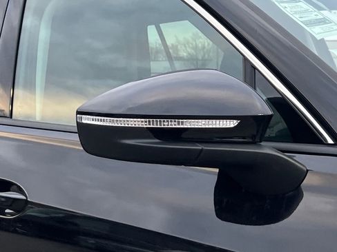 New 2026 Volkswagen Tiguan SE image 6