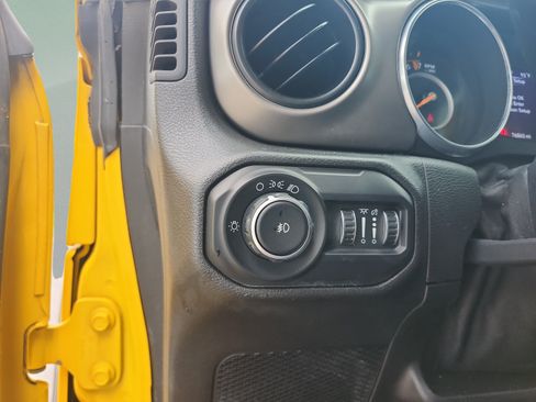 Used 2018 Jeep Wrangler Unlimited Sport AWD/4WD image 13