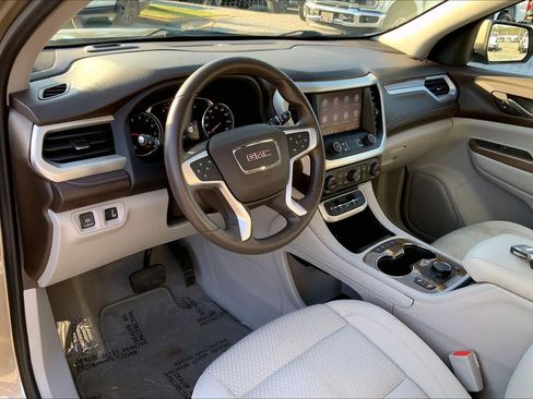 Used 2023 GMC Acadia SLE w/ Driver Convenience Package image 17