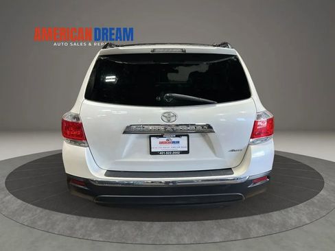 Used 2012 Toyota Highlander SE w/ Tow Pkg image 4