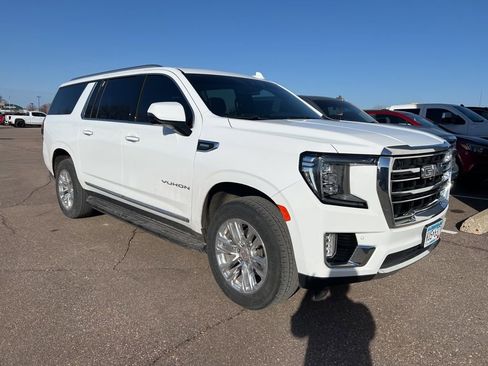 Used 2023 GMC Yukon XL SLT w/ SLT Luxury Package image 6