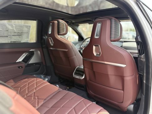 Used 2025 BMW 760i xDrive w/ Executive Package image 21