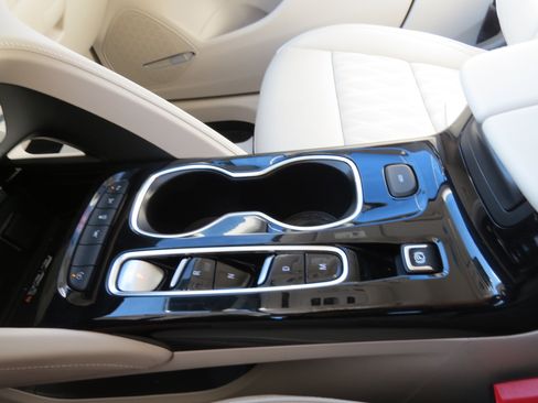 Used 2023 Buick Envision Avenir image 22