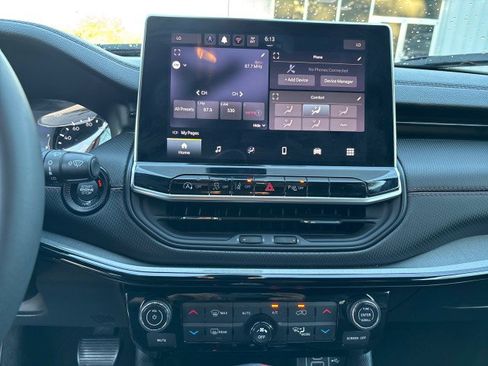 Used 2024 Jeep Compass Trailhawk image 18