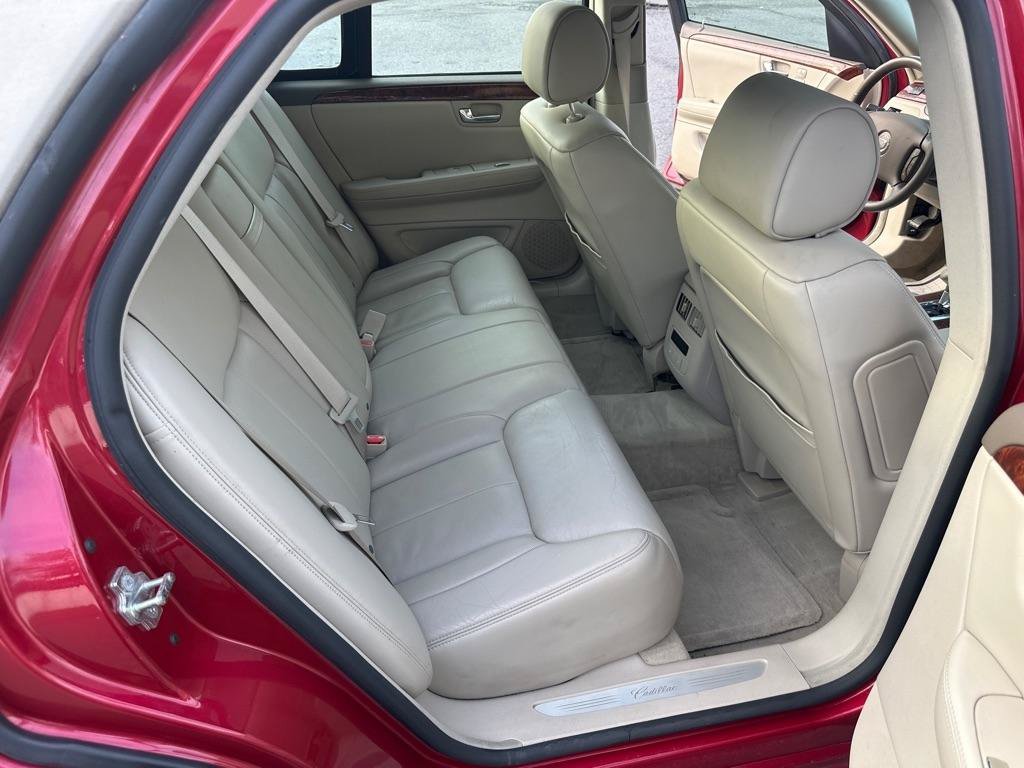 Used 2006 Cadillac DTS w/ Trunk Convenience Package FWD image 24