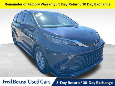 Used 2024 Toyota Sienna LE w/ LE Plus Package AWD/4WD image 1
