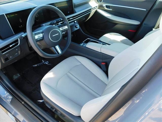 Used 2025 Hyundai Sonata SEL FWD image 16