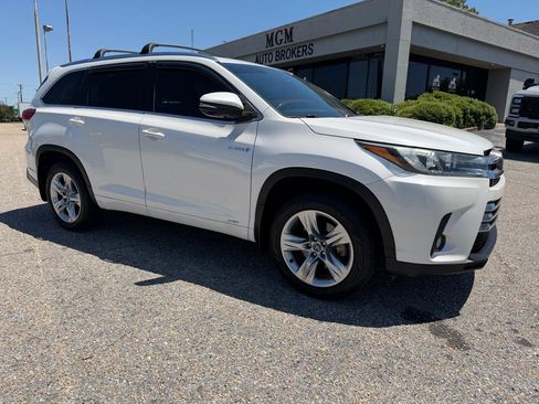 Used 2017 Toyota Highlander Limited AWD/4WD image 24