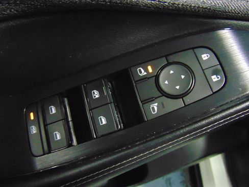 Used 2023 Nissan Rogue SV FWD image 9