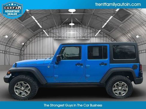 Used 2015 Jeep Wrangler Unlimited Rubicon w/ Connectivity Group image 3