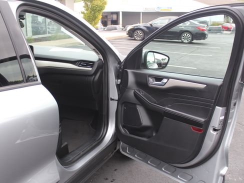 Used 2022 Ford Escape SEL image 27