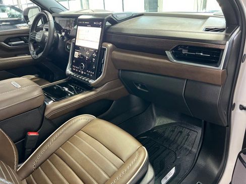 Used 2025 GMC Yukon XL Denali Ultimate w/ LPO, Floor Liner Package image 11