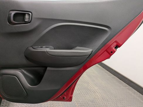 Used 2023 Hyundai Venue Limited image 25