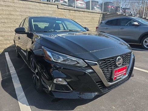 Used 2020 Nissan Altima 2.5 SR w/ Premium Package image 3
