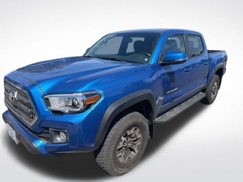 Used 2017 Toyota Tacoma TRD Off-Road w/ Premium & Technology Package AWD/4WD image 7