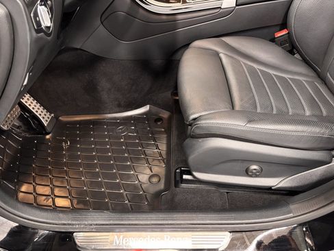 Used 2022 Mercedes-Benz GLC 300 4MATIC Coupe image 11