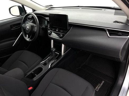Used 2023 Toyota Corolla Cross LE w/ Moonroof Package AWD/4WD image 13