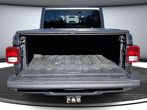 Used 2021 Jeep Gladiator Willys image 7