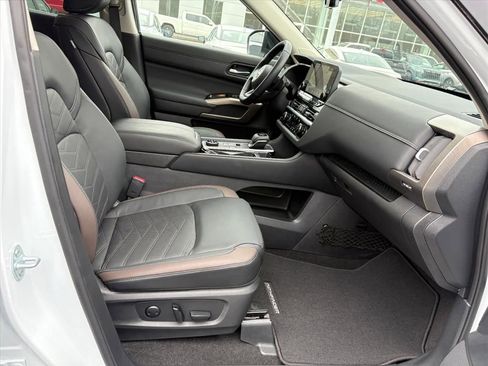 Certified 2025 Nissan Pathfinder Platinum w/ Cargo Package image 20