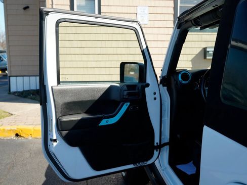 Used 2018 Jeep Wrangler Sport AWD/4WD image 19